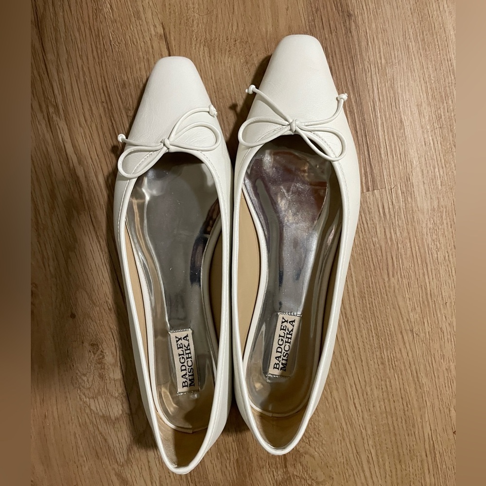 Badgley Mischka White Ballet Flats with Bow
